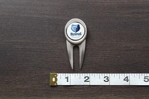 TENNESSEE MEMPHIS GRIZZLIES DIVOT TOOL MIT BALLMARKER SEHR GUTER ZUSTAND - Bild 1 von 4
