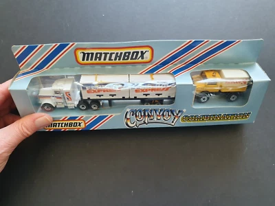 MATCHBOX  CONVOY COMBINATION  CY-3 PETERBILT CONTAINER  FEDERAL -EX UNPUNCHED - Image 1 of 4