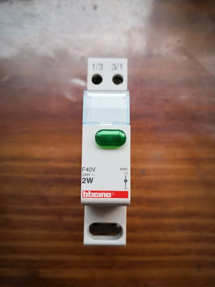 Bticino Btdin Interruttore di Circuito Verde 2W 230V art. F40V. Raro - Immagine 1 di 1