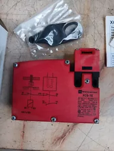 TELEMECANIQUE XCSTE5312 SAFETY SWITCH - NEW! - Picture 1 of 6