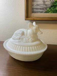 WHITE MILKGLASS FOX BOWL WITH LID - Picture 1 of 13
