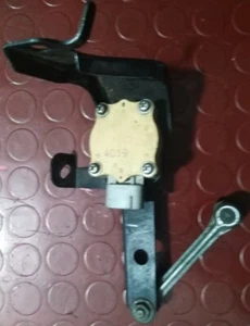 Sensor de altura de suspensión trasero Toyota Land Cruiser HDJ100, UZJ100 LX470 8940760010 - Imagen 1 de 3