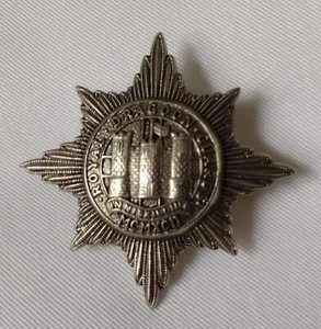 Royal Dragoon Guards Cap Badge MCMXCII Unmarked Silver 2 Lugs VINTAGE - Foto 1 di 9