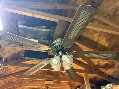 52"" Air Cool? Ventilador de techo Hugger Foto 1 de 4