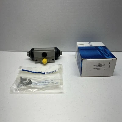 Подлинный цилиндр тормозного колеса Ford Mercury 2008-2012 Escape Mariner 8L8Z-2261-AD - Изображение 1 из 4