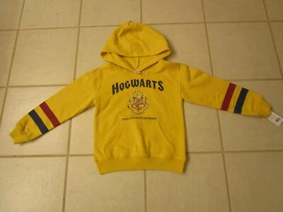 NUEVO CON ETIQUETAS ~ SUDADERA CON CAPUCHA HARRY POTTER DORADA UNISEX ~ Talla Pequeña 7 ~ $36 ~ 30" Pecho ~ HOGWARTS Foto 1 de 4