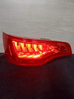 Lâmpada de freio traseira traseira lateral esquerda Audi Q7 2010-2015 LED 4L0 945 093 FABRICANTE DE EQUIPAMENTO ORIGINAL - Imagem 1 de 4