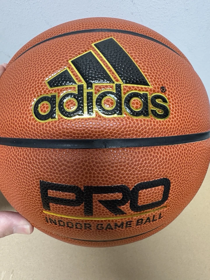 Seis pelotas de baloncesto interiores Adidas Pro para hombre talla 7 nuevas en bolsas y caja Foto 1 de 4