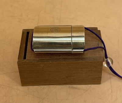 Fino japonés 19C plata una sección Inro con grabado y cristal Ojime Foto 1 de 4