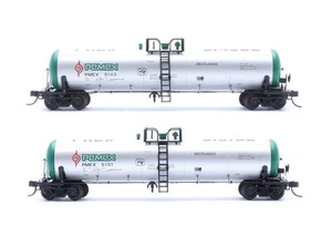 ATLAS 'N' GAUGE PAIR OF GATX PEMEX SILVER 20.700 GALLON TANK WAGONS - Picture 1 of 8