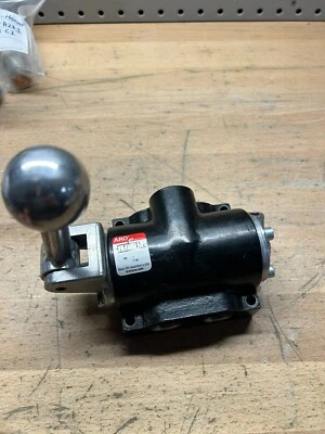Aro K513lm Manual Air Control Valve,4-Way,3/8In Npt-NEW - Image 1 of 3