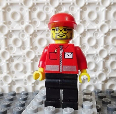 LEGO Minifigure post006 City Postman, Post Office, from 7731 Mail Van - Image 1 of 2