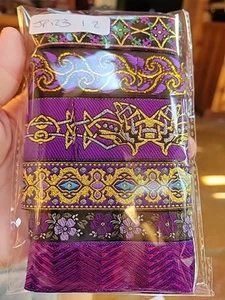 Paquete de remanentes de cinta jacquard púrpura de 6 x 1 yarda de longitud - Imagen 1 de 2