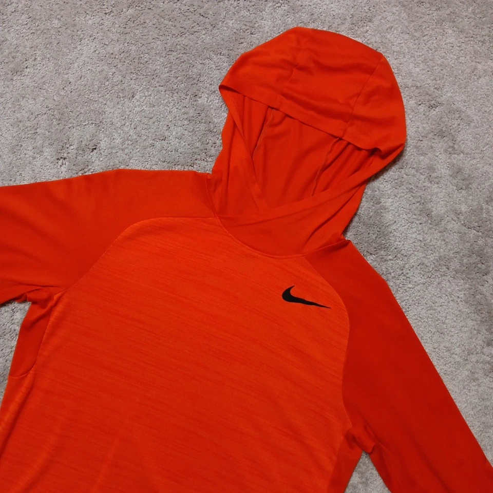 Camiseta Nike Dri-FIT com capuz masculina grande laranja manga longa pulôver leve - Imagem 1 de 4