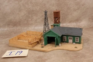 I19B VINTAGE HO SCALE TRACKSIDE TRAIN CATTLE LOADING DOCK & BUILDING OFFICE SHOP - Picture 1 of 1