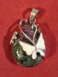 Hübscher Anhänger Schmetterling aus Stein und Emaille - Bild 1 von 1