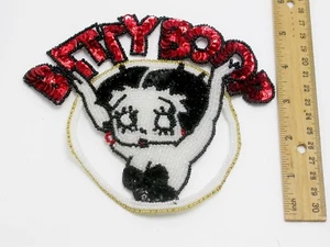 Betty Boop Perlen & Pailletten Applikation misst 5 5/8" hoch x 6,5" breit - Bild 1 von 1