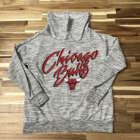 Chicago Bulls Sweater Womens Medium Gray Cowl Neck NBA Basketball Pullover Cover