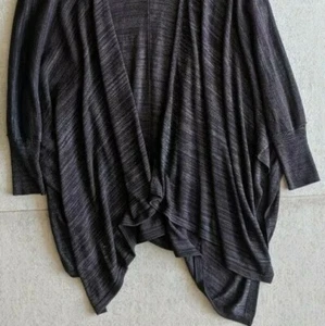 Marla Wynne Black Gray Lightweight Poncho Cardigan MEDIUM NWT - Picture 1 of 7