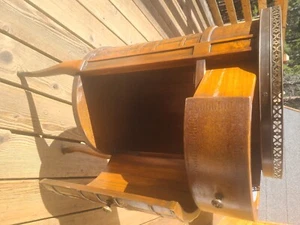 Theodore Alexander accent table, round, walnut with leather top. Pepys Diary - Picture 1 of 8