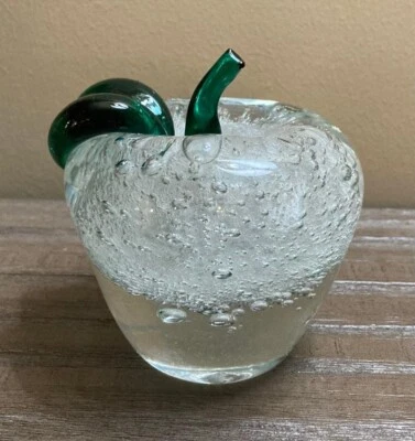 MANZANA DE VIDRIO ARTÍSTICO VINTAGE - Burbujas en el interior con tallo y hoja verde Foto 1 de 4