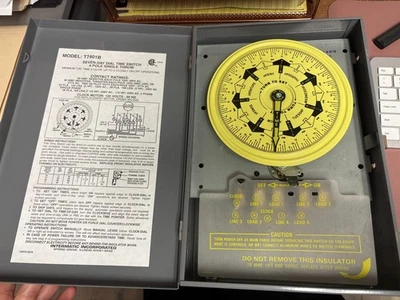 INTERMATIC SEVEN DAY DIAL TIME SWITCH 4 POLE SINGLE THROW # T7401B - Image 1 of 2