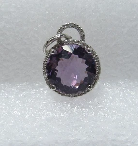 14K MASSIVER WEISSGOLD ANHÄNGER MIT LILA NATÜRLICHEM AMETHYST UMGEBEN VON DIAMANTEN - Bild 1 von 3