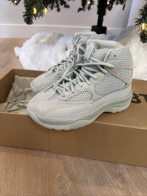 Botas informales grises Adidas Yeezy Dsrt punta redonda con cordones para hombre FV5677 talla 5,5 Foto 1 de 4