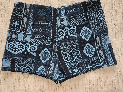 Ecote Women's Size 2 Black & Blue Jacquard Pattern Short - Image 1 of 3