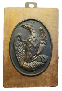 Große Vintage Adler Plakette INA 1972 Feuerwehrmann Messing Kupfer schweres Holz Americana - Bild 1 von 12
