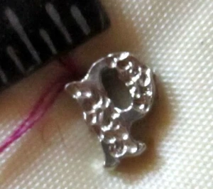 NEW ON CARD Vintage 1970s Silver Tone Monogram "P" Tie Tac Tack Lapel Pin - Imagen 1 de 2