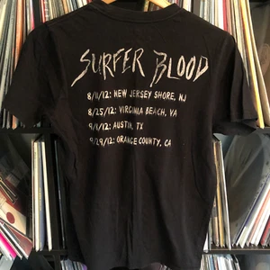 Camiseta Surfer Blood PROMO Hurley 2012 2 caras para hombre MEDIANA rock suave NUEVA - Imagen 1 de 7