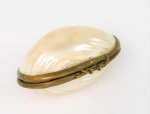 ANTIQUE VICTORIAN ERA CLAM SHELL BRASS COIN CHANGE PURSE POCKET DAINTY MOP NICE - Picture 1 of 2