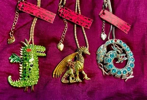 Betsey Johnson Crystal DRAGONS SILVER BLUE or GOLD Pendant Pin Necklace, NWT - Picture 1 of 4