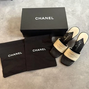 Sandalias de tacón Chanel vintage con logotipo marca CC UE / 35 US 5 - Imagen 1 de 14
