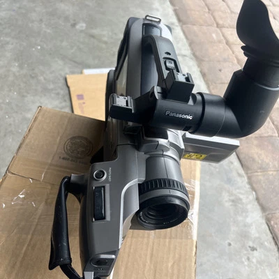 Panasonic AG-DVC7 Mini DV Camcorder 750x Digital Zoom Untested 4 Parts No Batter - Image 1 of 4