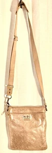 Bandolera COACH SIGNATURE GOLD METALLAC CUERO REPUJADO MIA SWINGPACK, USADA EN EXCELENTE ESTADO - Imagen 1 de 15