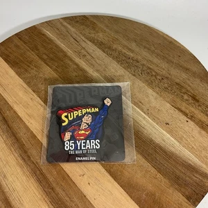 Superman Emaille Pin Beutekiste Exklusiv 85 Jahre The Man Of Steel - Bild 1 von 3