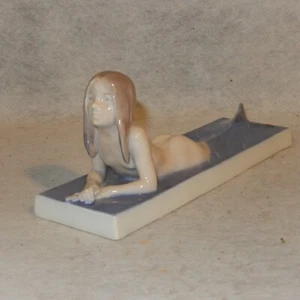 RARA statuina porcellana Royal Copenhagen Danimarca SIRENA 1212 ragazza nuda sdraiata - Foto 1 di 8