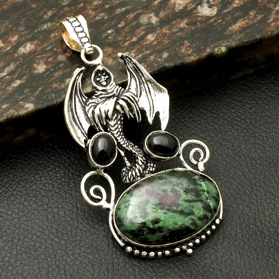 Rubí Zoisita Negro Ónix Piedras Preciosas Hecho a Mano Sombrío Colgante Joyería 3.04" AP-41329 Foto 1 de 1