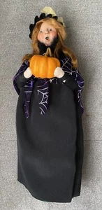 Byers Choice Halloween Carolers Witch w/ Pumpkin and Spider Web Shawl Signed 13” - Picture 1 of 6