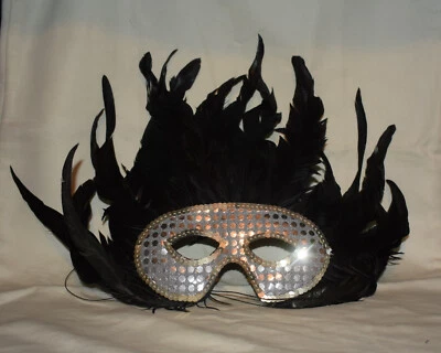 Mascarada/Mardi Gras ~ Plumas Negras ~ Máscara Plateada Lentejuelas Foto 1 de 4