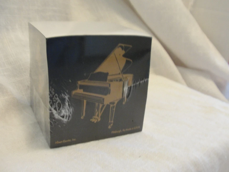PIANO NOTE CUBE MUSIC STATIONARY DESK ACCESSORY - Image 1 of 1