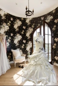 Wedding Dress Duchess Chapel Train Floral Appliqués Size 8-10 UK RRP £850.00 - Picture 1 of 5