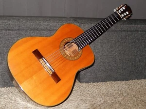 MADE IN 1982 - KAZUO YAIRI Y505A - HIGH GRADE CLASSICAL ALTO/REQUINTO GUITAR - Picture 1 of 19