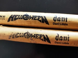 HELLOWEEN- DANI LÖBLE - 2 Drumsticks -Hard played by Helloween Drummer ! - Picture 1 of 4