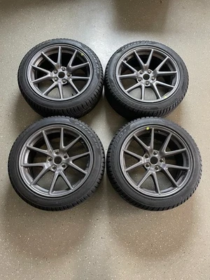 Original Tesla Modell 3 Winterräder 235/45R18 Pirelli - Bild 1 von 4