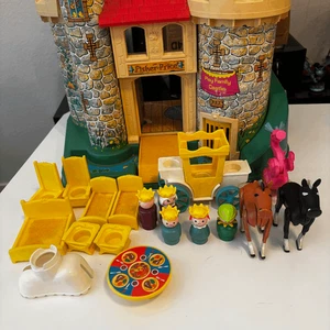 VINTAGE Fisher Price Little People Play Family Castle 1974-993 manca CAVALIERE - Foto 1 di 16