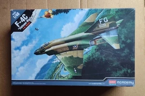 Academy 12294 USAF F-4C Phantom II 'Vietnam War' 1/48 Scale Plastic Model Kit - Picture 1 of 3