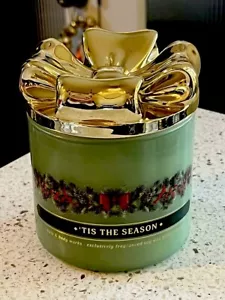Bath & Body Works TIS THE SEASON 3-Wick CANDLE 14.5 oz Gold Bow Lid 2024 BNWT - Picture 1 of 5